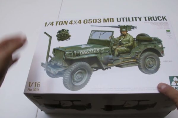 Jeep Willys MB de Takom au 1/16 : ouverture du kit